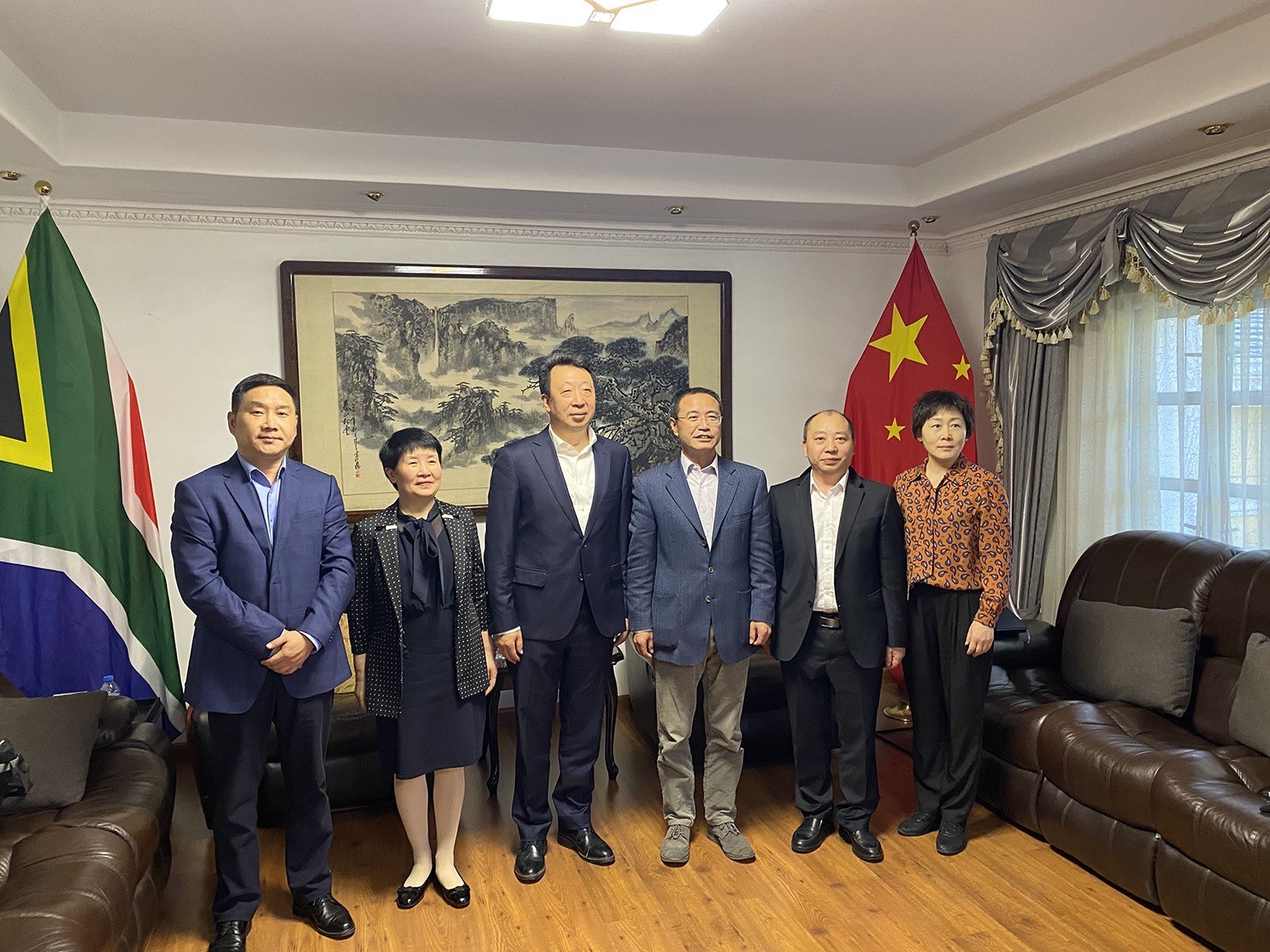 中国驻约翰内斯堡代总领事周育江 会见湖北省365app下载登录_be365体育平台app_旧版彩票365下载代表团一行